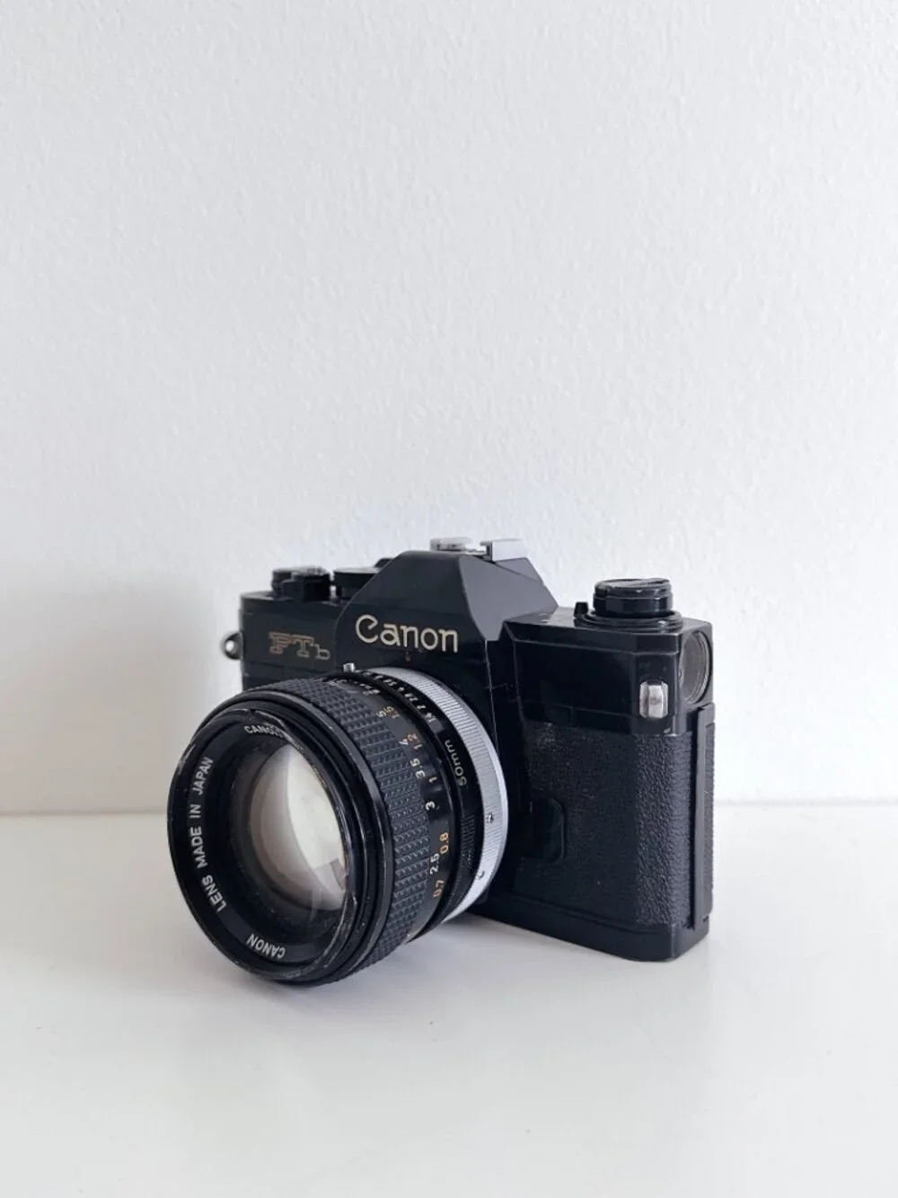 VTG BLACK CANON FTB QL 35MM FILM SLR CAMERA WITH CANON LENS FD 50MM JAPAN